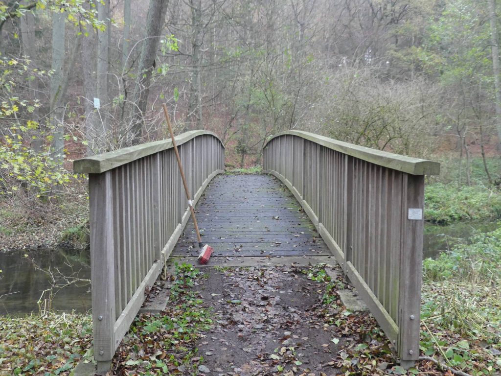Foto: J. Heine, aufgenommen am 30.12.2023 - Brücke über die Warnow am Forstamt Gädebehn